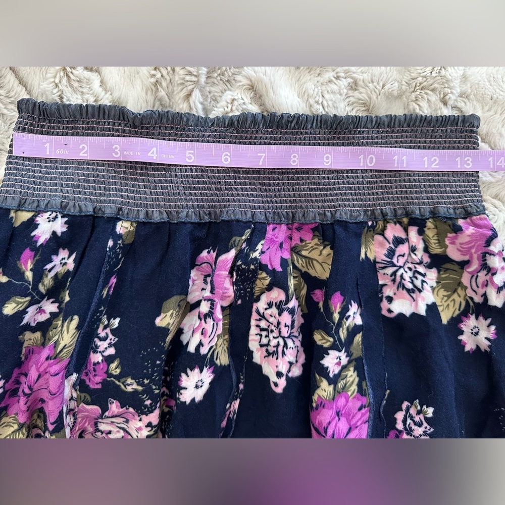 Charlotte Russe Skirt Size Small Elastic Waist Dark Blue W/  Fuschia Flowers - Picture 7 of 8